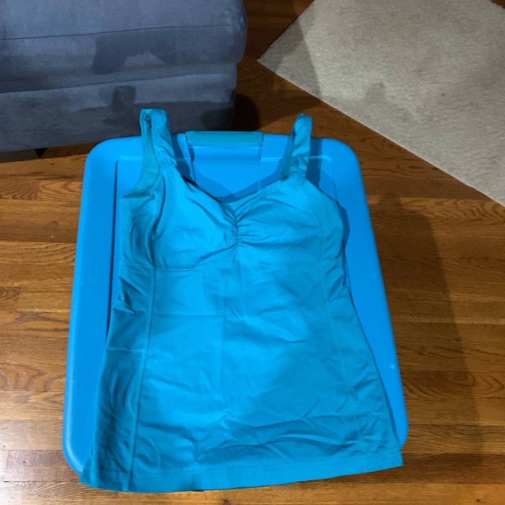 Lululemon tank size 8